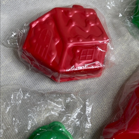 Festive Red and Green Holiday Jello Jelly Molds Gingerbread House Bell Socking 7 - Picture 7 of 13